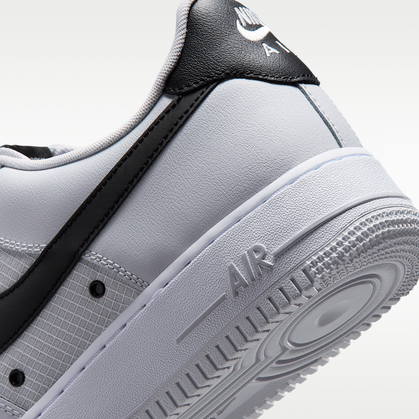 Nike Air Force 1 '07 LV8
