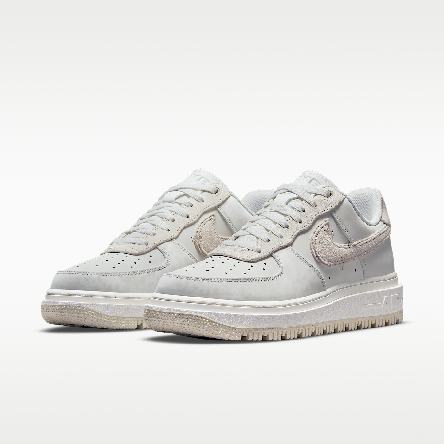 Nike Air Force 1 Luxe