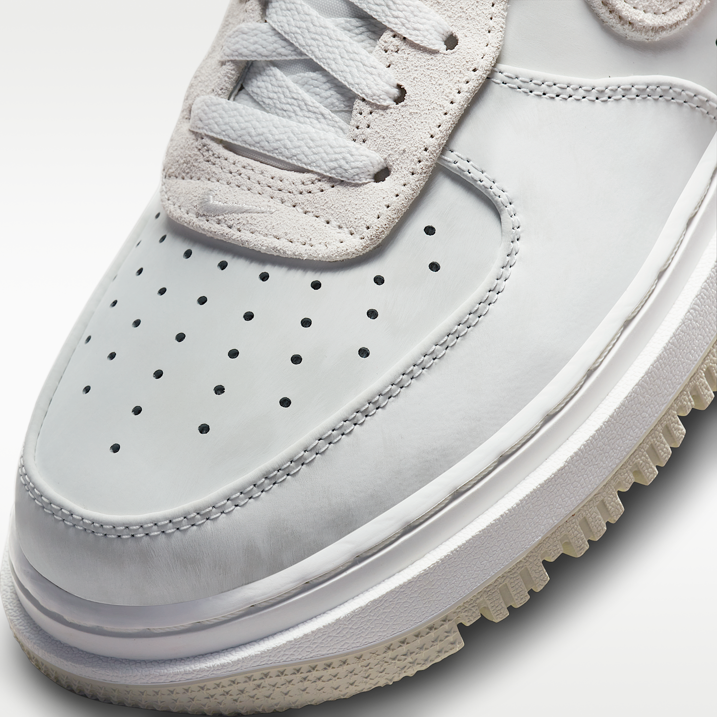 Nike Air Force 1 Luxe