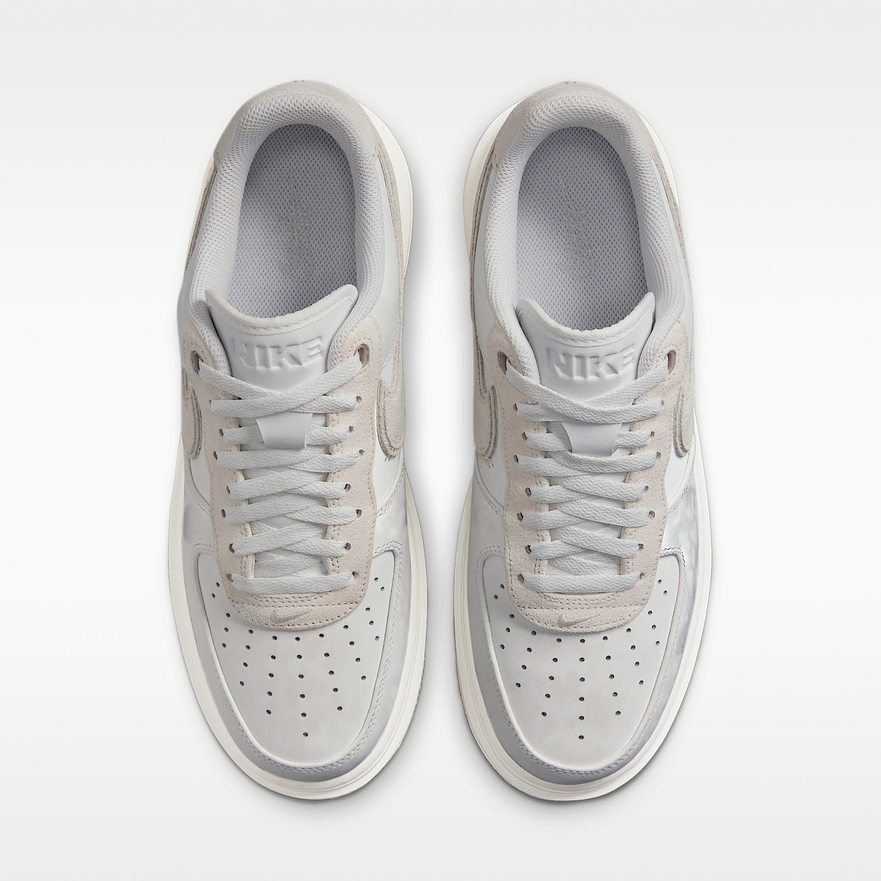 Nike Air Force 1 Luxe