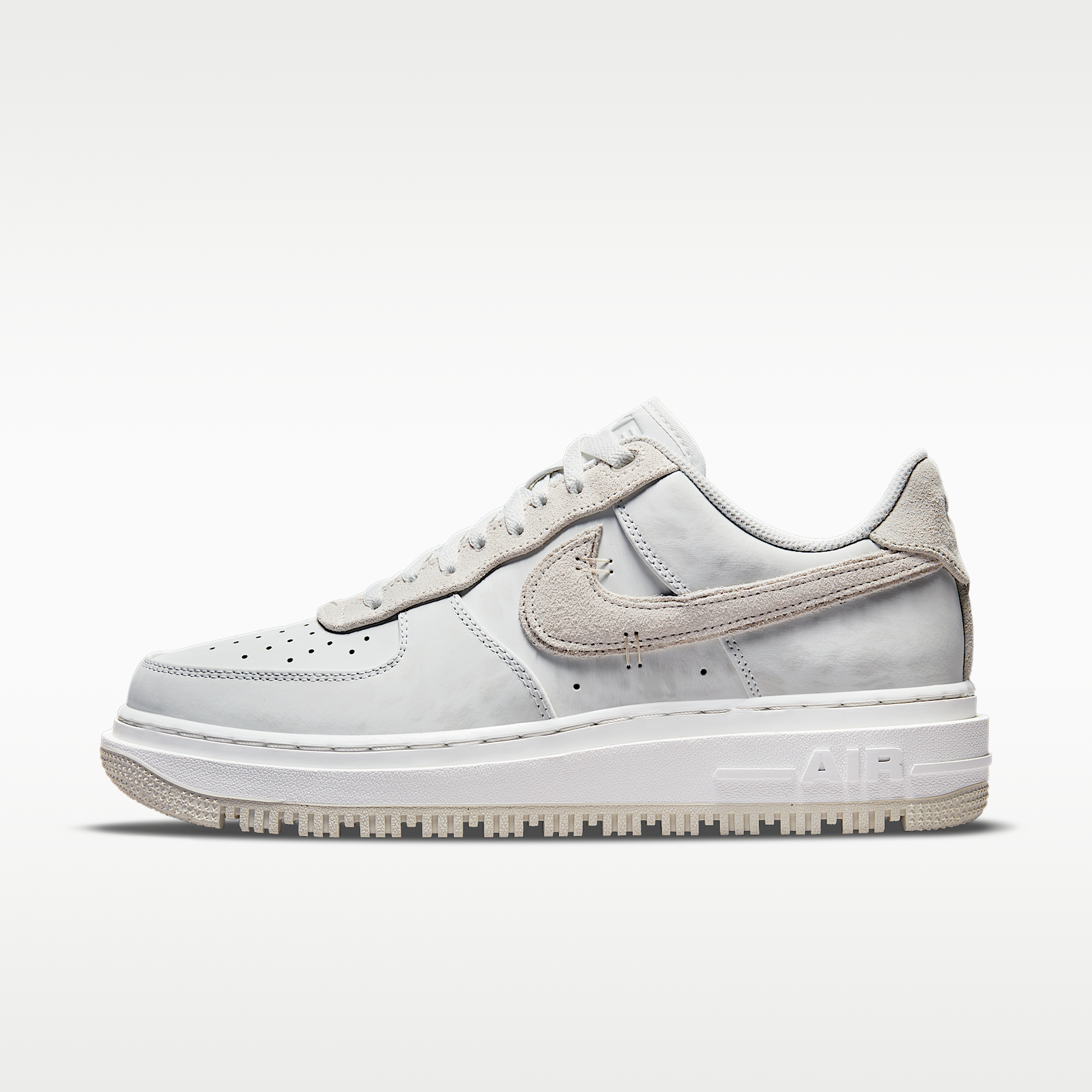 Nike Air Force 1 Luxe