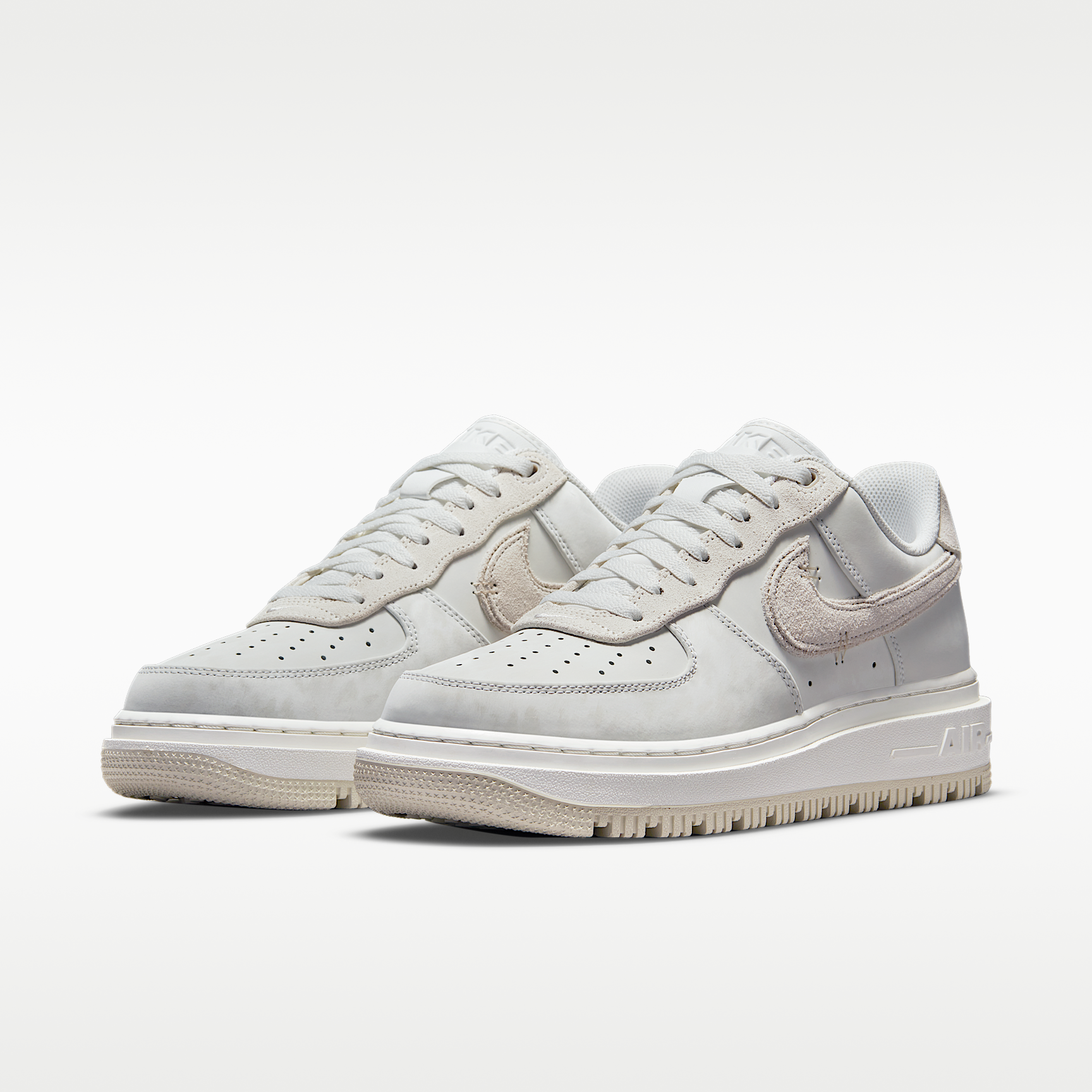 Nike Air Force 1 Luxe