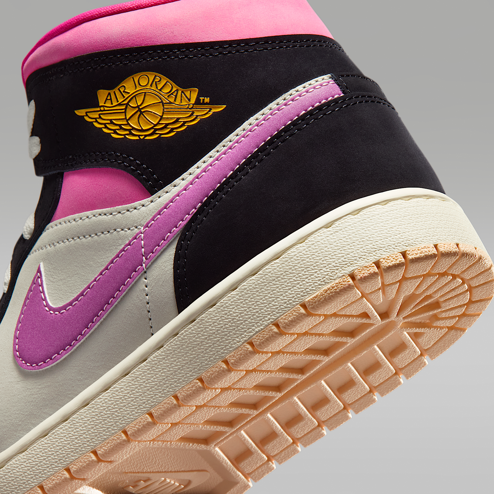 Air Jordan 1 Mid SE
