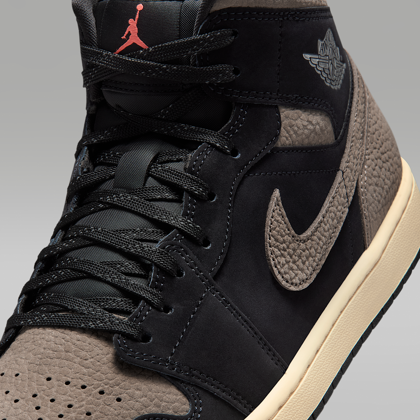Air Jordan 1 Mid SE