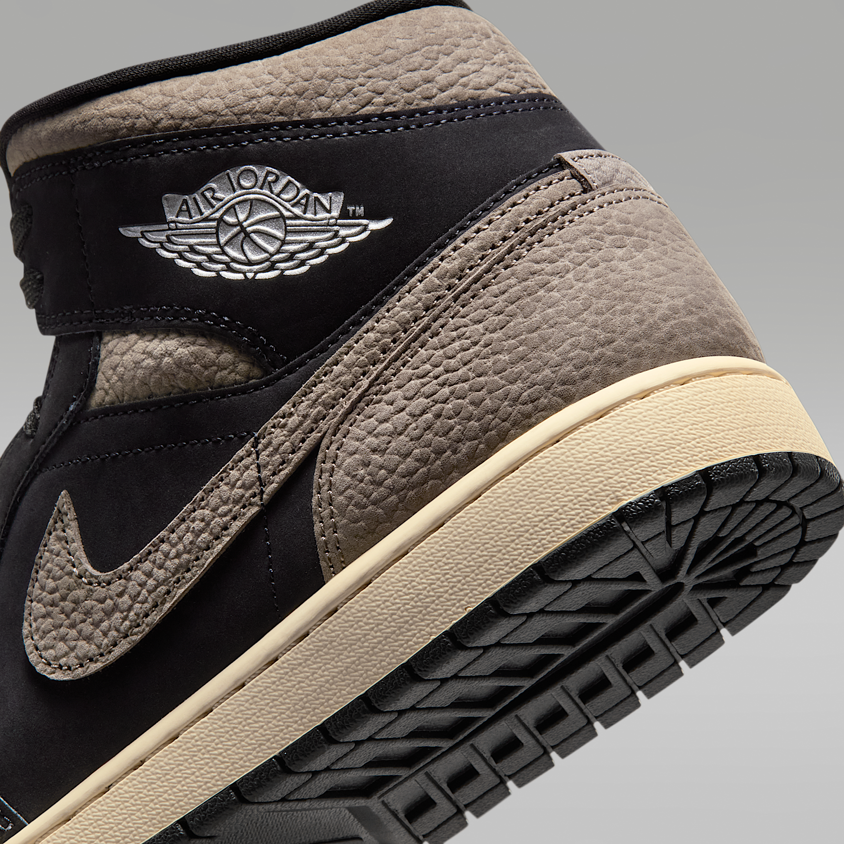 Air Jordan 1 Mid SE