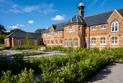 Trent Park — 1 2 3 4 and 5 Bedroom Family Homes — Luxury Town Houses — Apartments — Duplexes — Historic Country Estate — Modern Wellness Amenities — Enfield London — New ✨