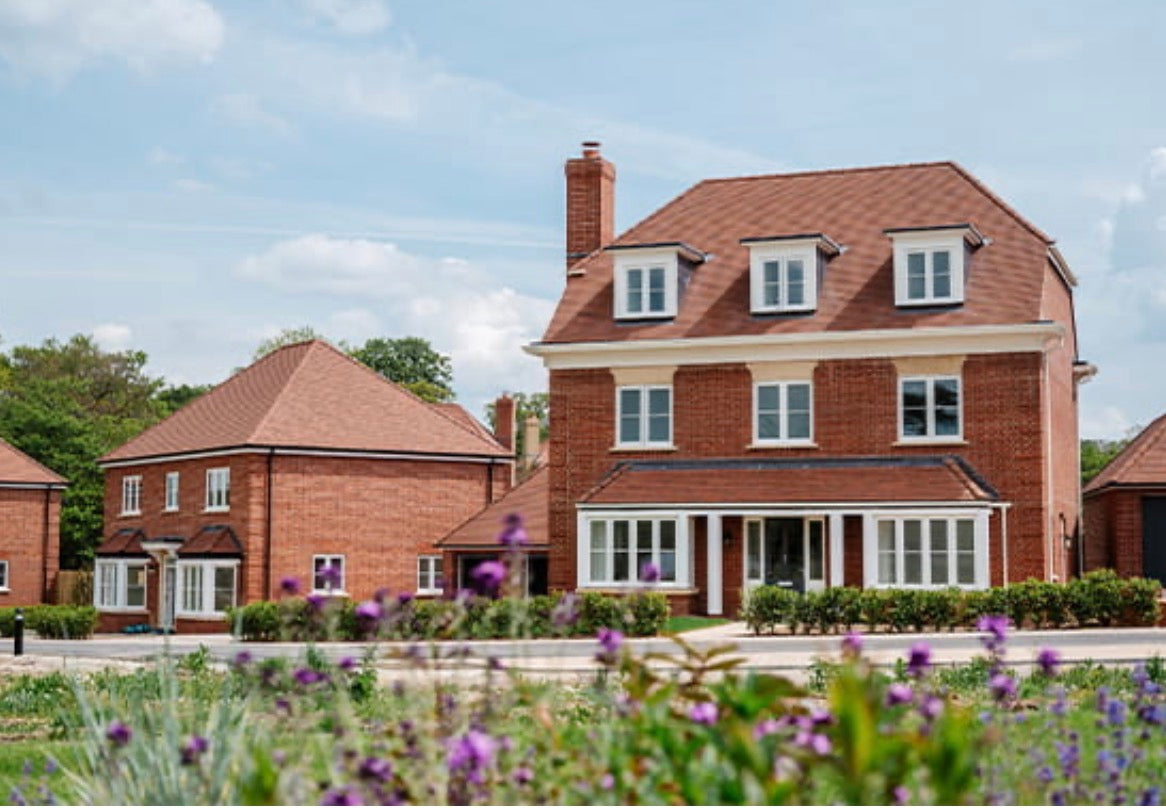 Trent Park — 1 2 3 4 and 5 Bedroom Family Homes — Luxury Town Houses — Apartments — Duplexes — Historic Country Estate — Modern Wellness Amenities — Enfield London — New ✨