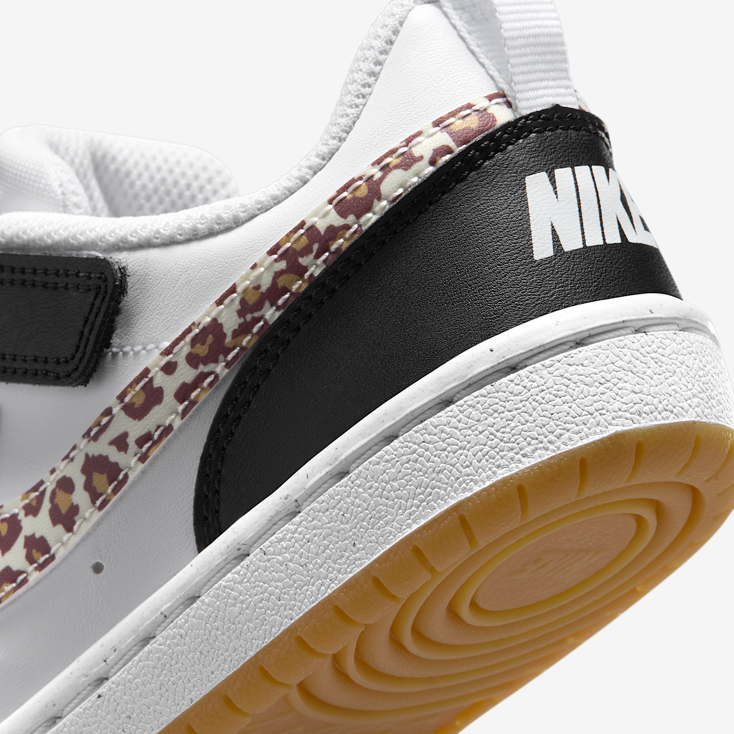 NikeCourt Borough Low