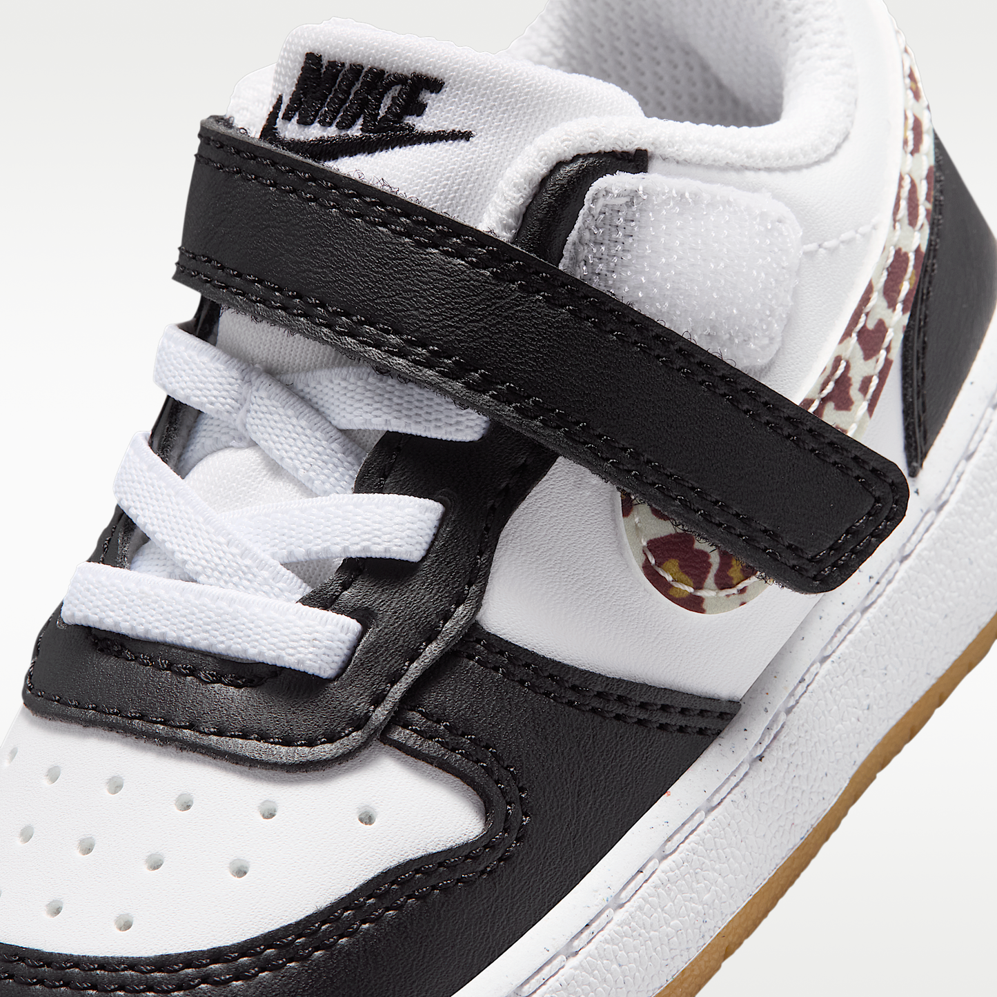 NikeCourt Borough Low