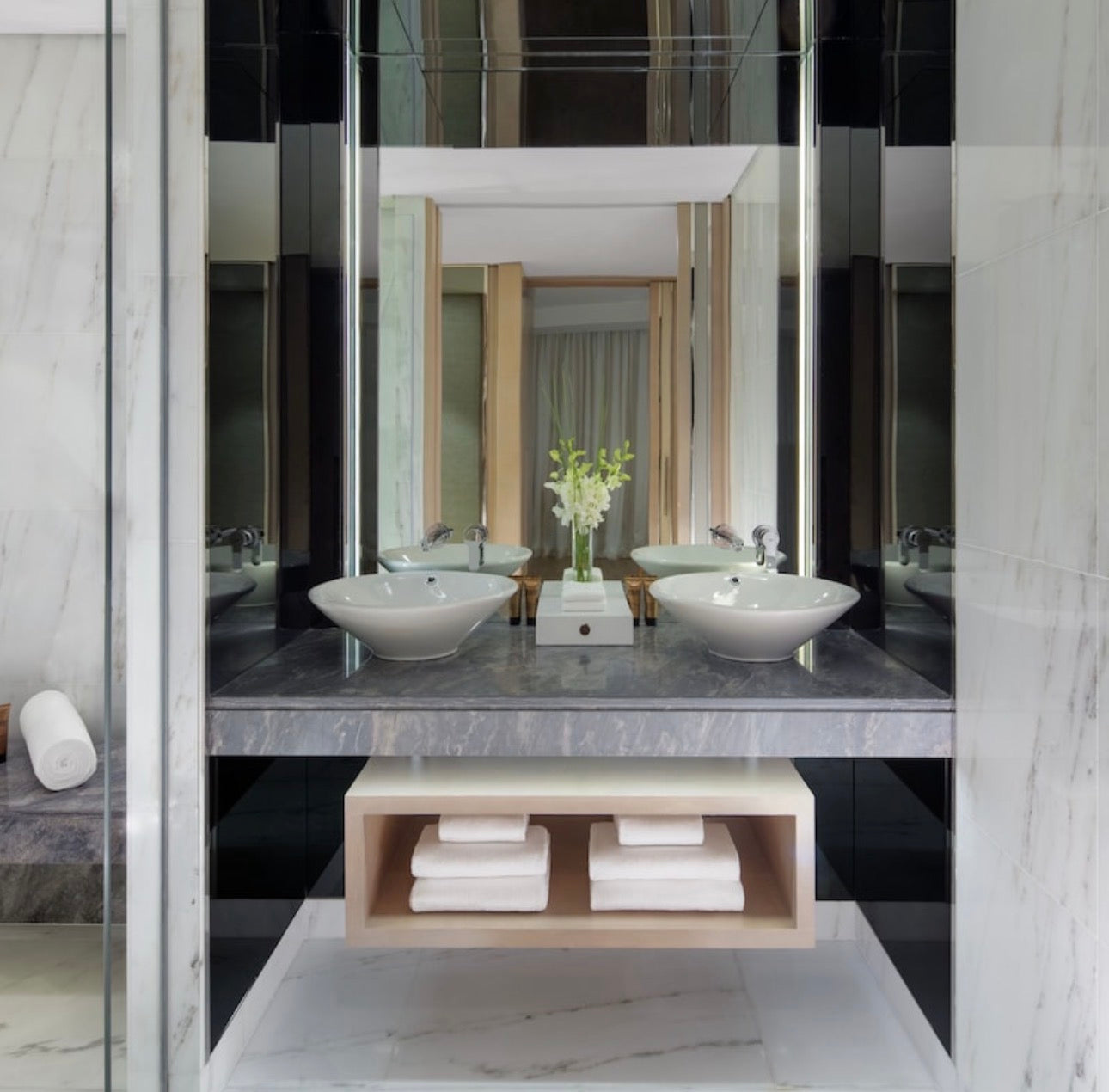 Paramount Hotels & Resorts — Studio 1 2 3 Luxury Hotel Apartments — Hollywood Inspired Lifestyle Masterpiece — Business Bay Dubai