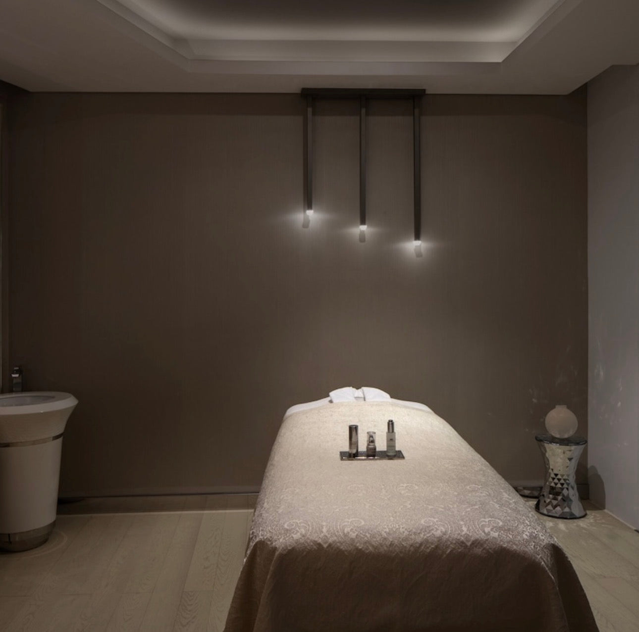 Paramount Hotels & Resorts — Studio 1 2 3 Luxury Hotel Apartments — Hollywood Inspired Lifestyle Masterpiece — Business Bay Dubai