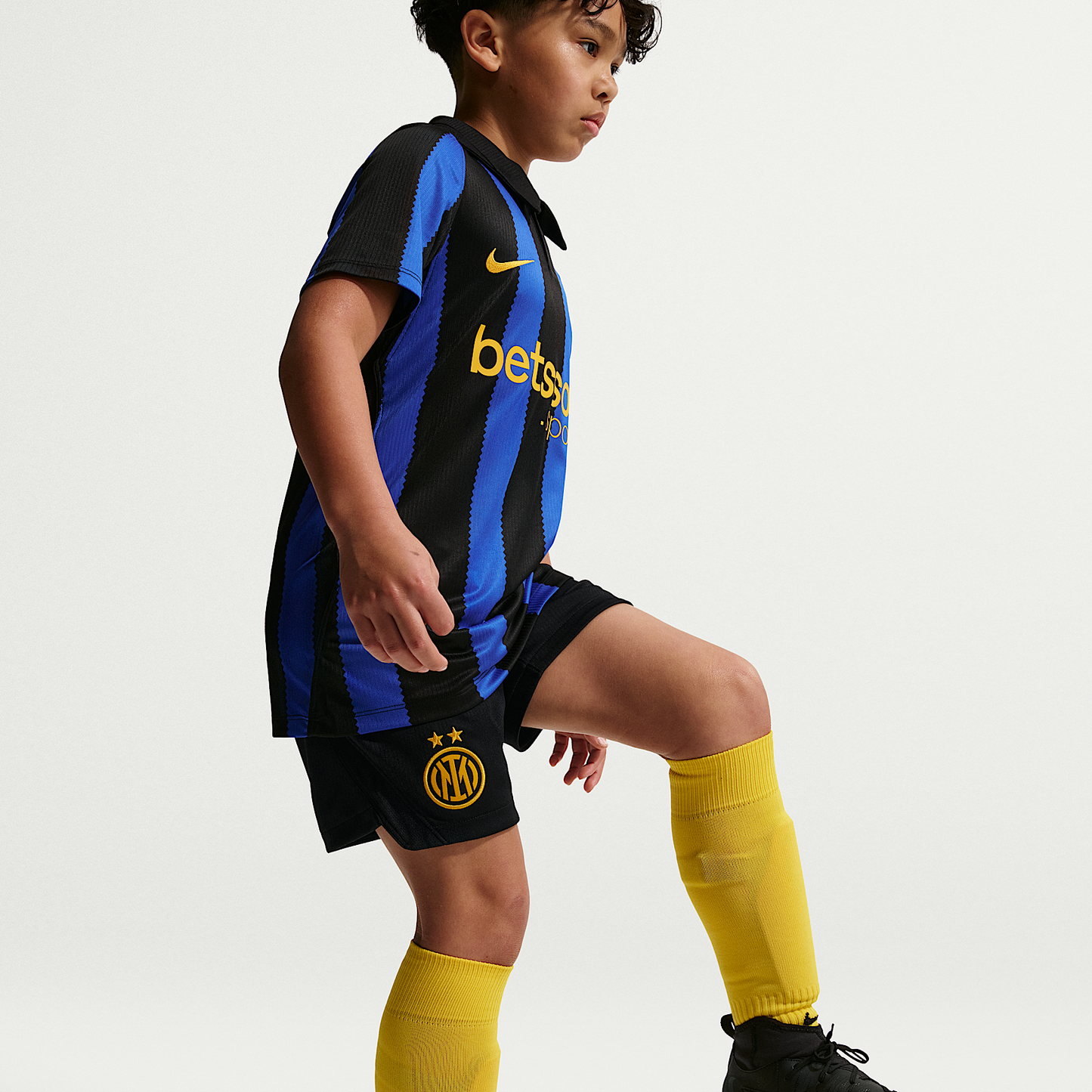 Inter Milan 2026/27 Stadium Home Older Kids' Nike Dri-FIT Football Replica Shorts