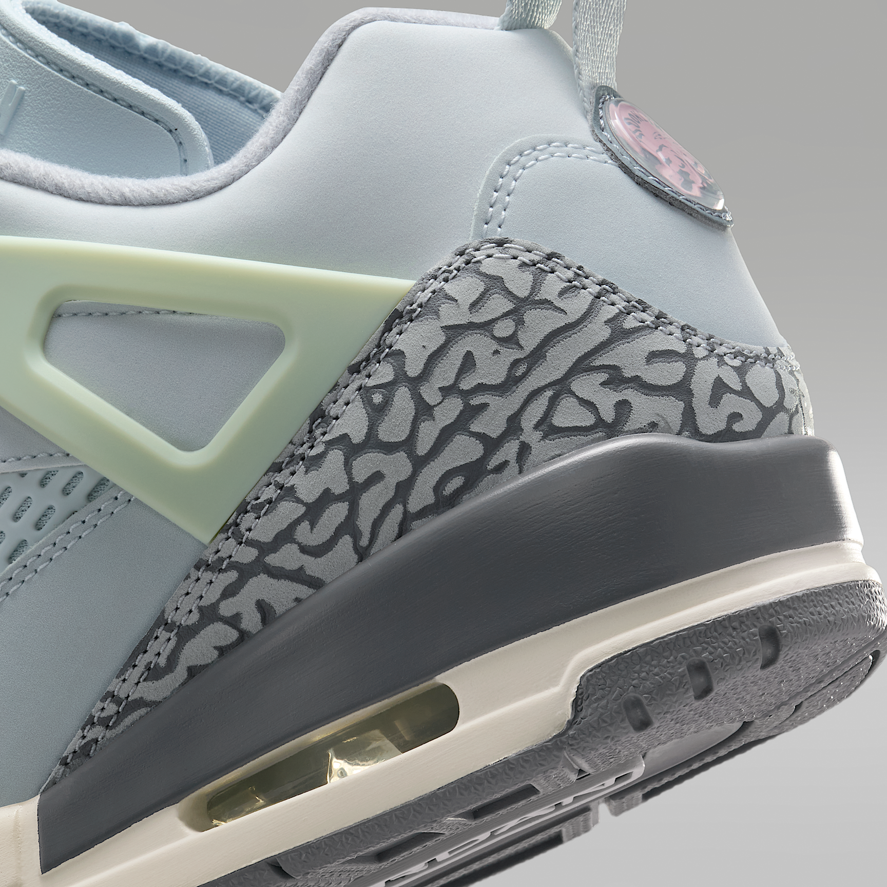 Jordan Spizike Low