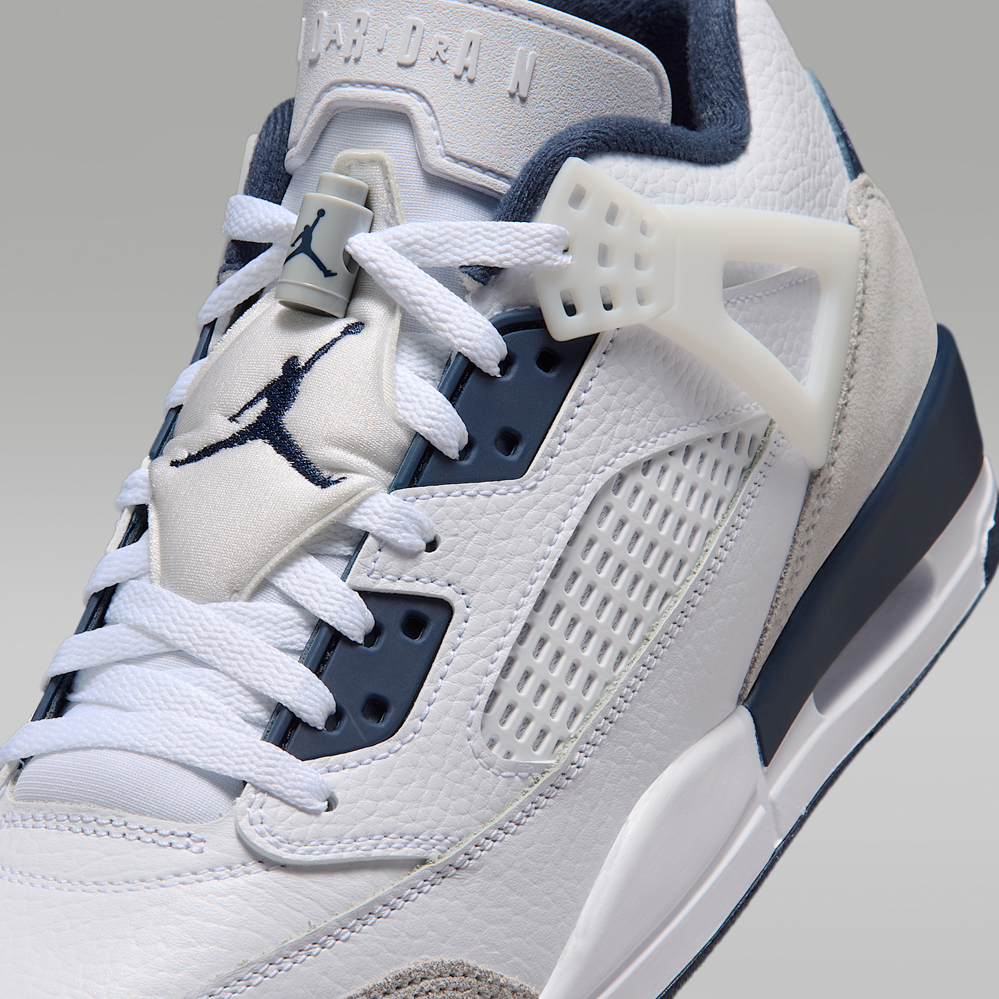 Jordan Spizike Low