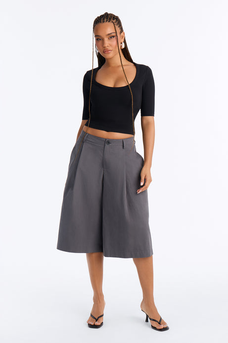 Caro Pleated Barrel Leg Bermuda Short - Charcoal