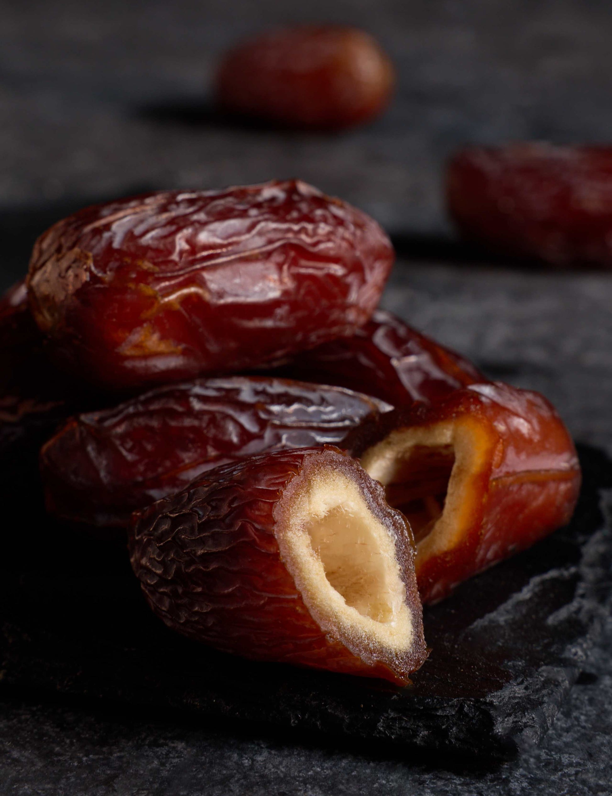 Large Luxury Fresh Fruit & Date Selection