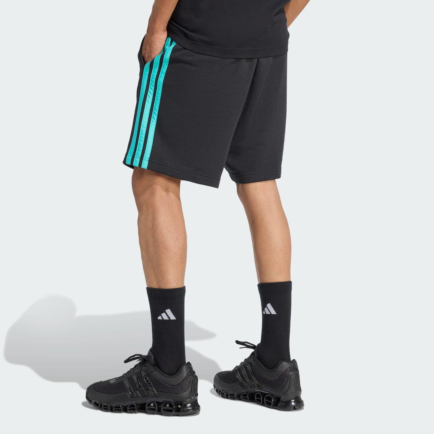 MERCEDES - AMG PETRONAS FORMULA 1 TEAM DNA SHORT
