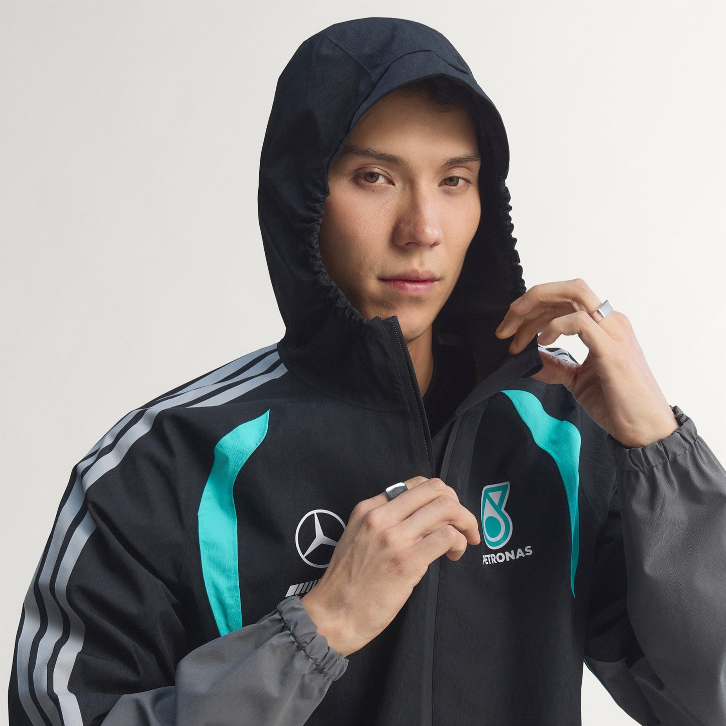 MERCEDES - AMG PETRONAS FORMULA 1 TEAM MECHANICS RAIN JACKET