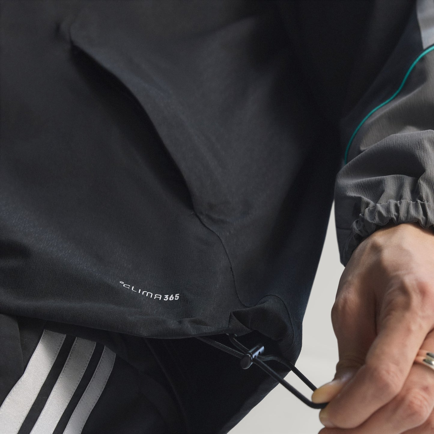 MERCEDES - AMG PETRONAS FORMULA 1 TEAM MECHANICS RAIN JACKET