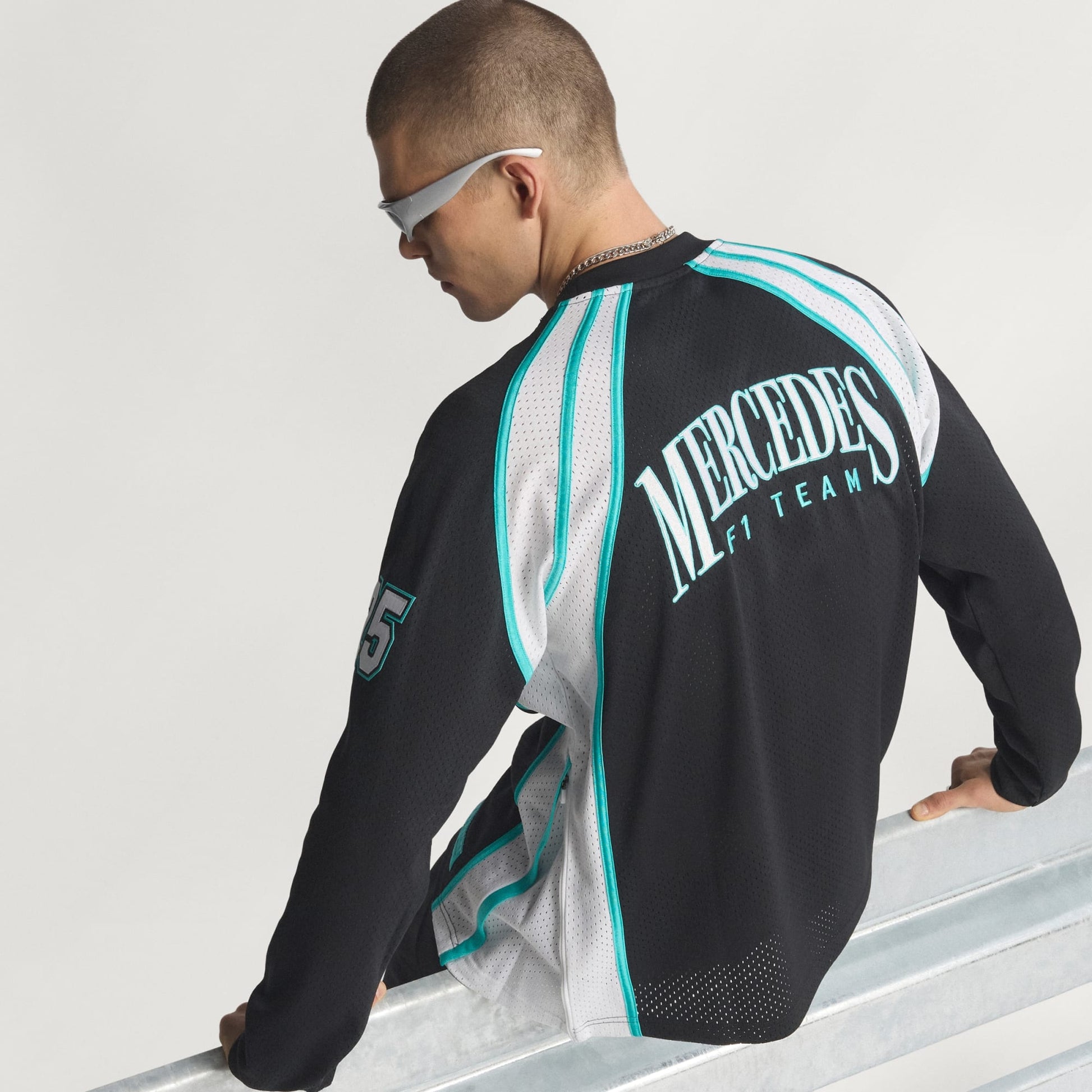 MERCEDES - AMG PETRONAS FORMULA ONE TEAM LAS VEGAS LONGSLEEVE T-Shirt MEN