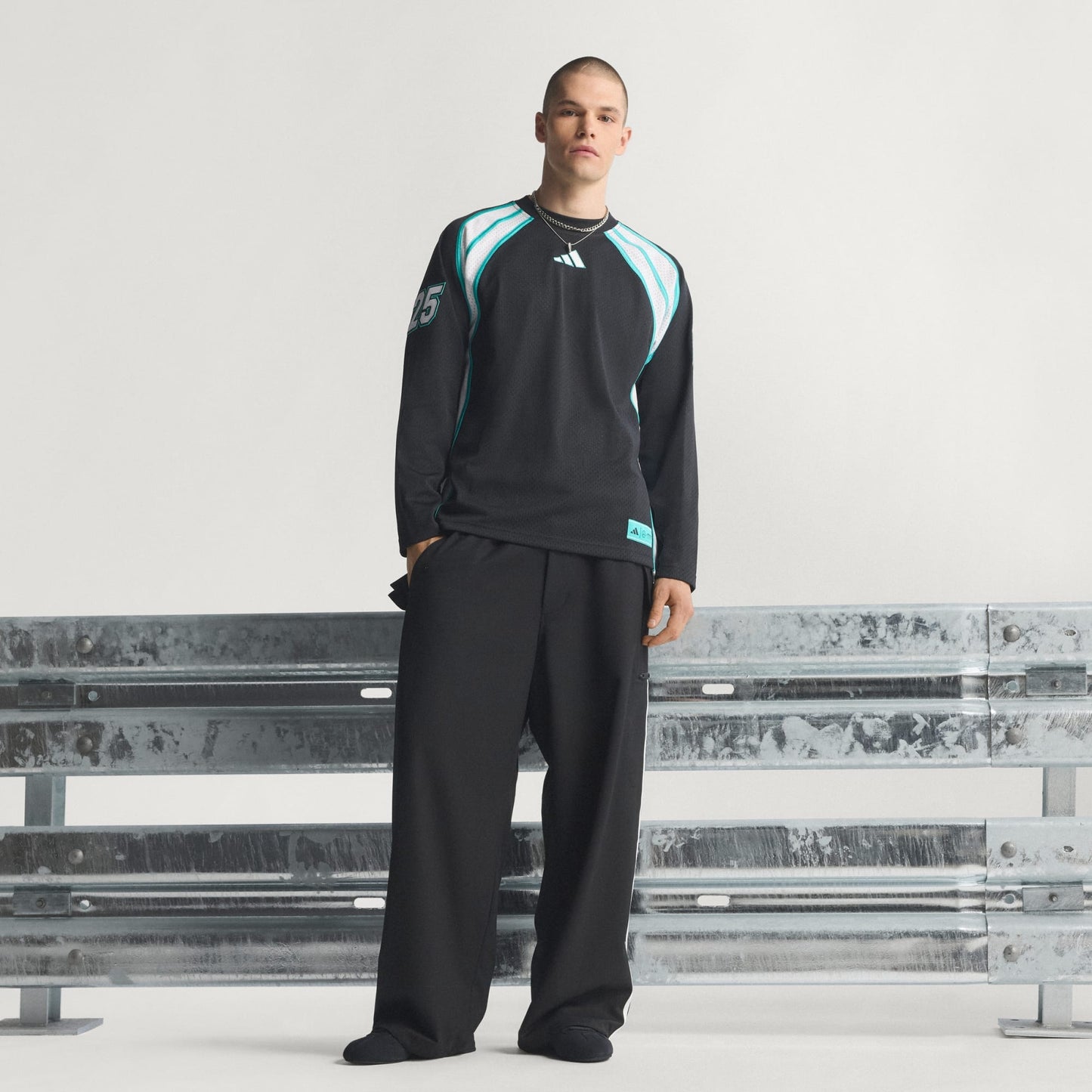 MERCEDES - AMG PETRONAS FORMULA ONE TEAM LAS VEGAS LONGSLEEVE T-Shirt MEN