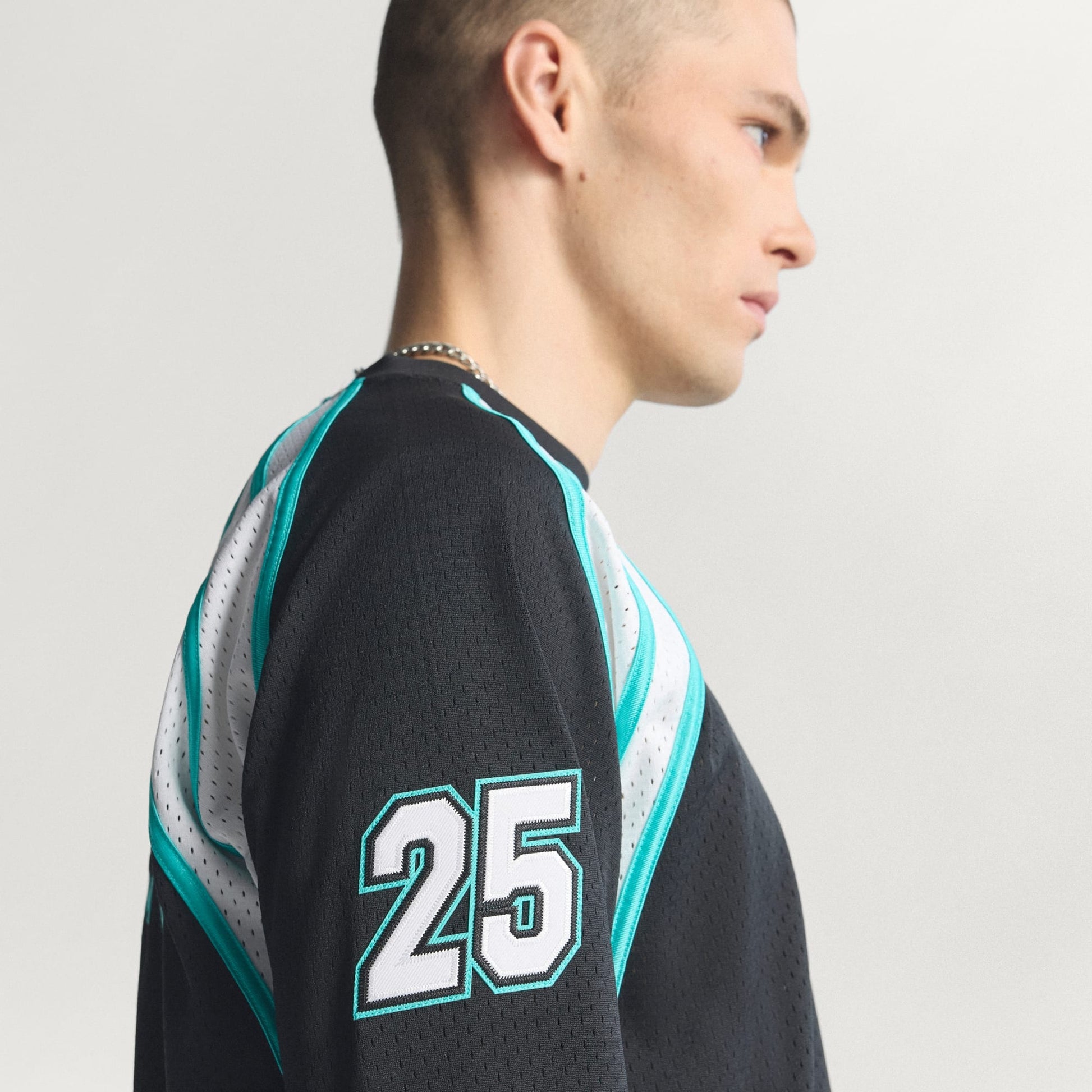 MERCEDES - AMG PETRONAS FORMULA ONE TEAM LAS VEGAS LONGSLEEVE T-Shirt MEN