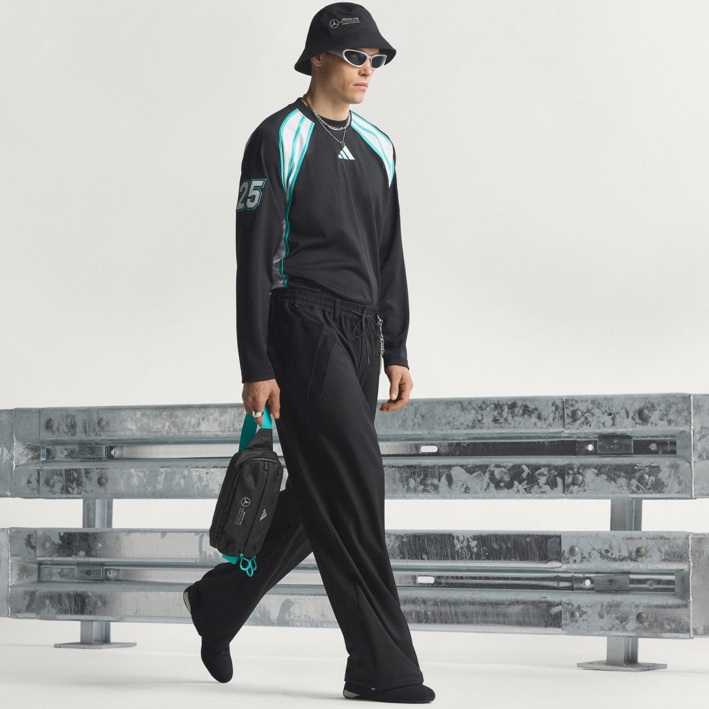 MERCEDES - AMG PETRONAS FORMULA ONE TEAM LAS VEGAS LONGSLEEVE T-Shirt MEN