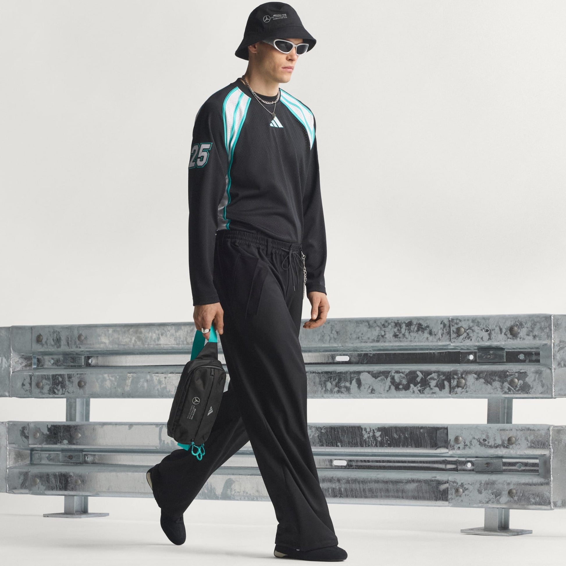MERCEDES - AMG PETRONAS FORMULA ONE TEAM LAS VEGAS LONGSLEEVE T-Shirt MEN
