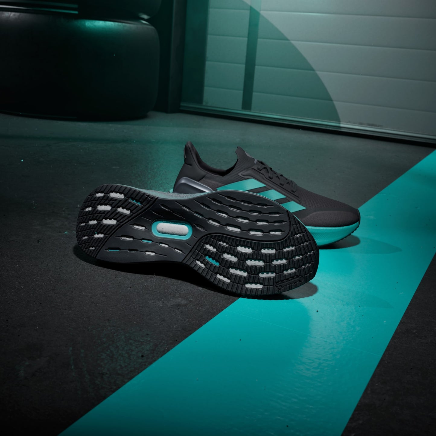 MERCEDES - AMG PETRONAS FORMULA ONE TEAM Ultraboost 5X M