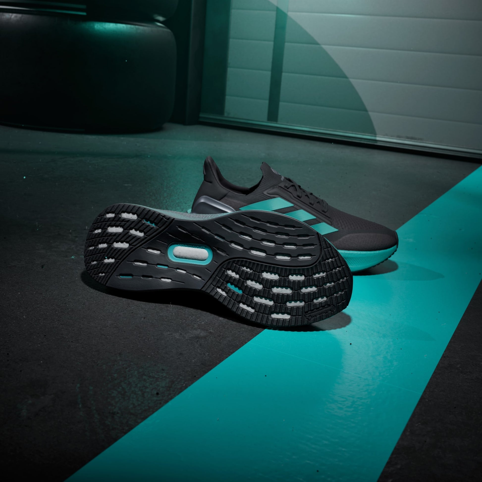 MERCEDES - AMG PETRONAS FORMULA ONE TEAM Ultraboost 5X M