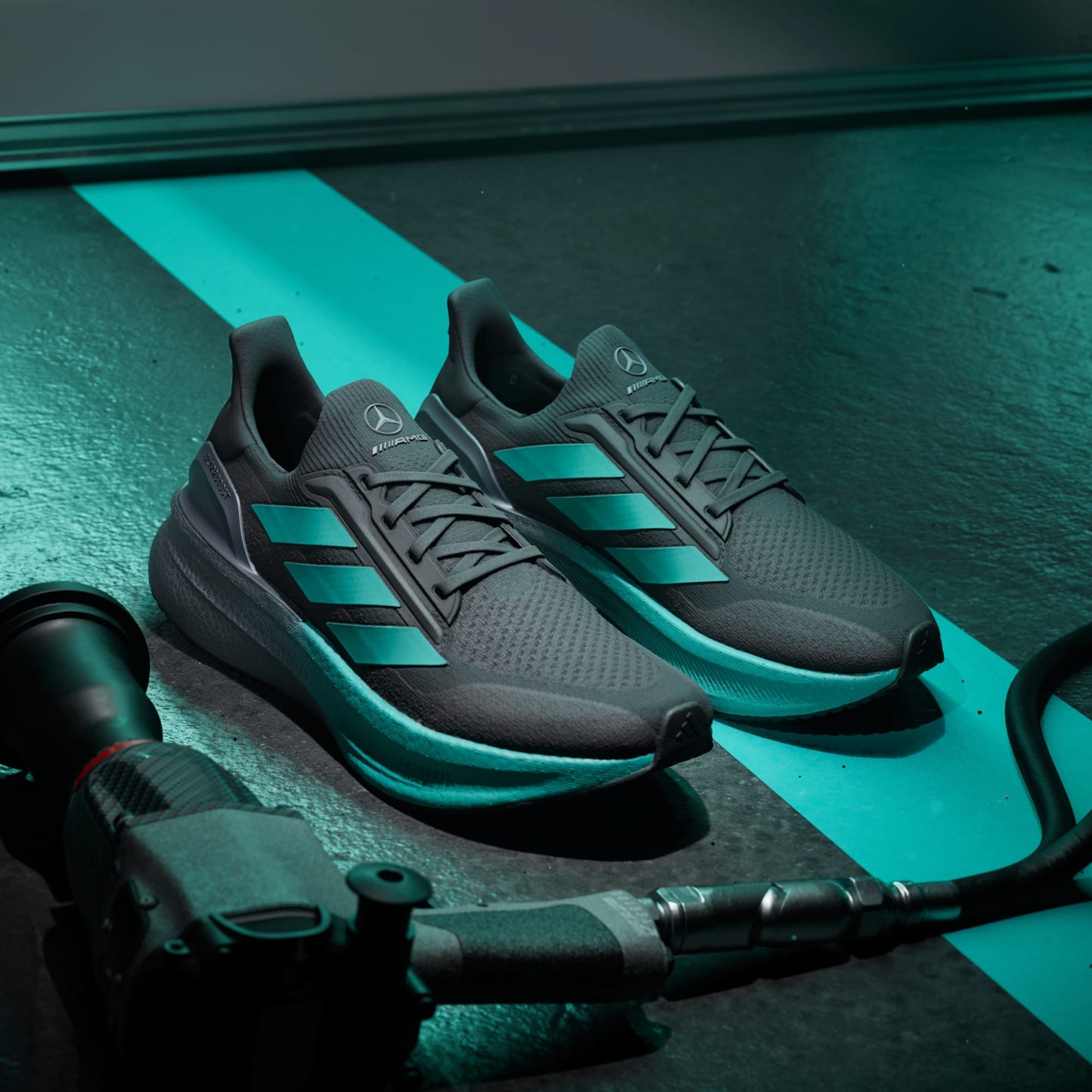 MERCEDES - AMG PETRONAS FORMULA ONE TEAM Ultraboost 5X M