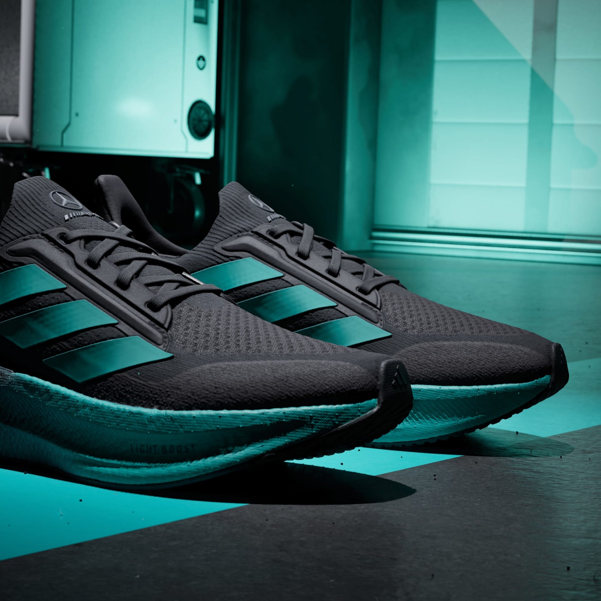 MERCEDES - AMG PETRONAS FORMULA ONE TEAM Ultraboost 5X M