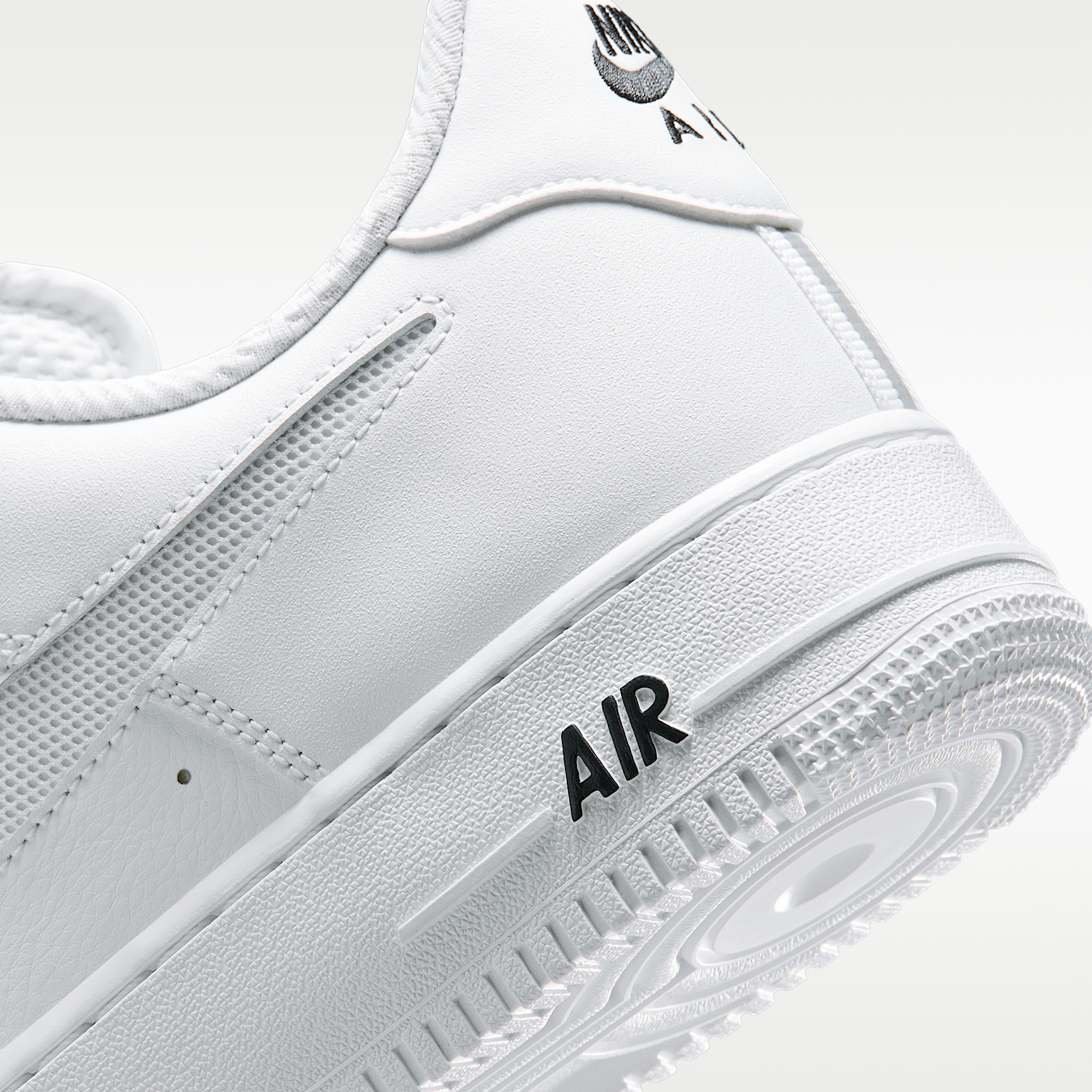 Nike Air Force 1 '07 LV8