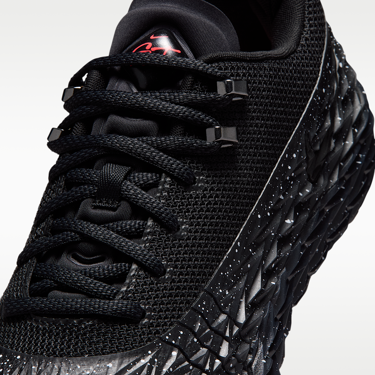 Nike S.T. Charge