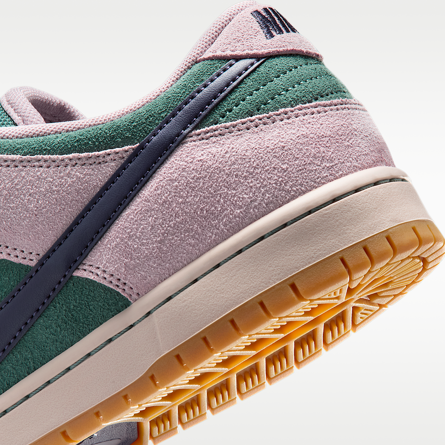 Nike SB Dunk Low Pro