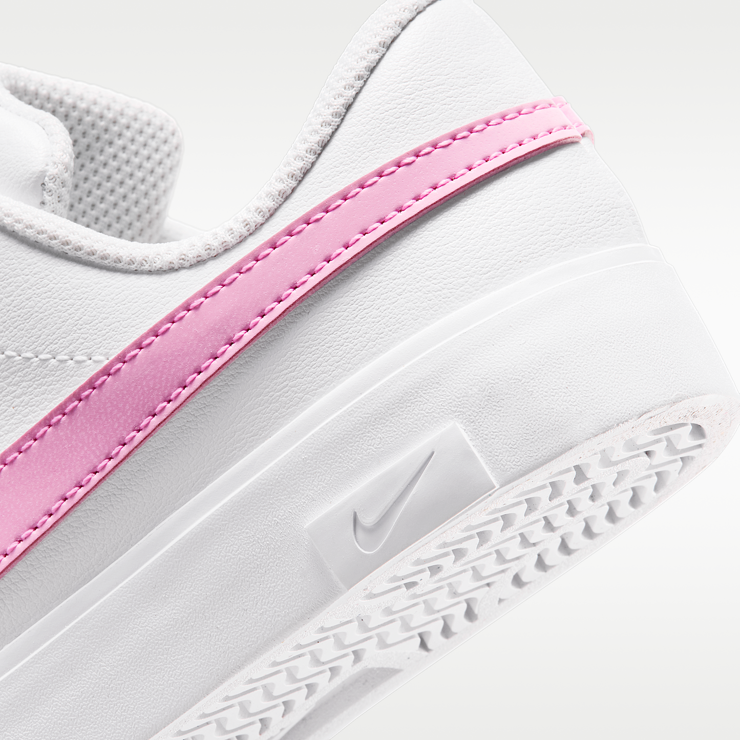 Nike Tennis Essential