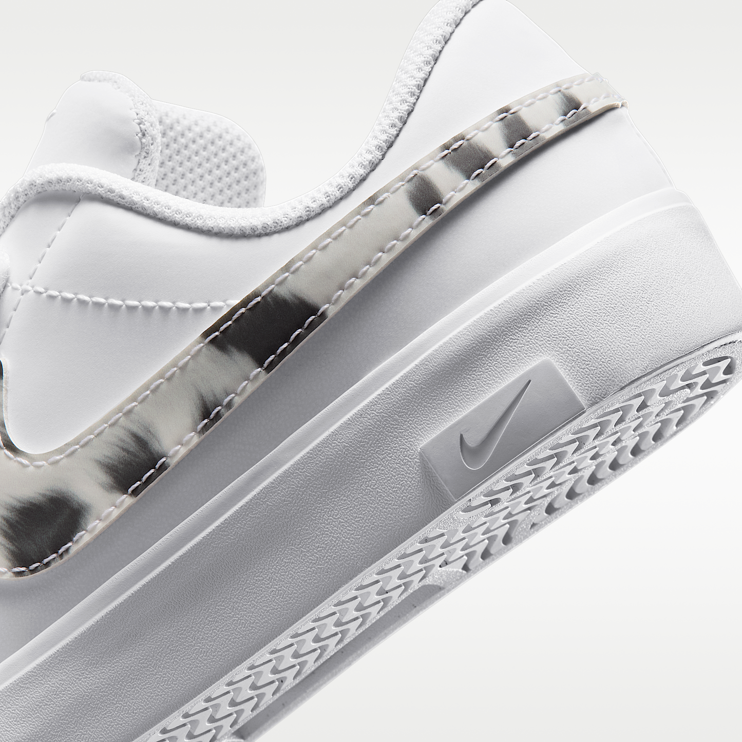 Nike Tennis Essential