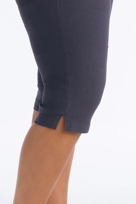 Luna Low Rise Skinny Capri Pant