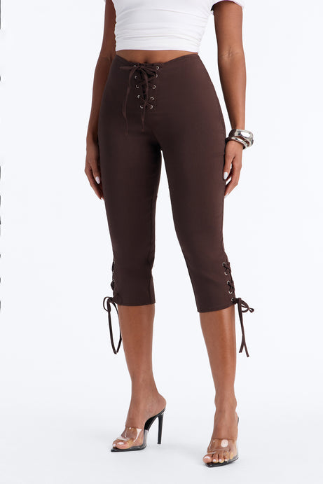 Inara Mid Rise Skinny Capri Pant