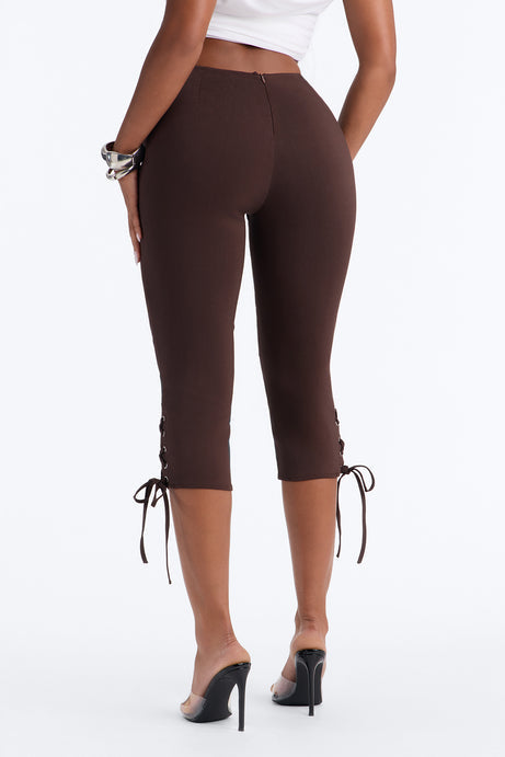 Inara Mid Rise Skinny Capri Pant