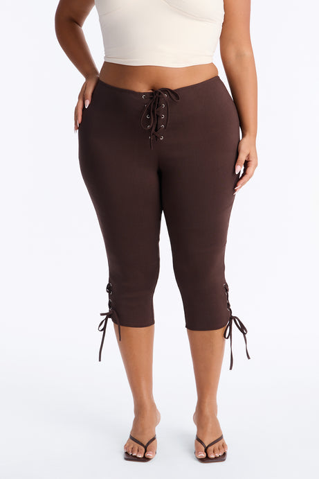 Inara Mid Rise Skinny Capri Pant