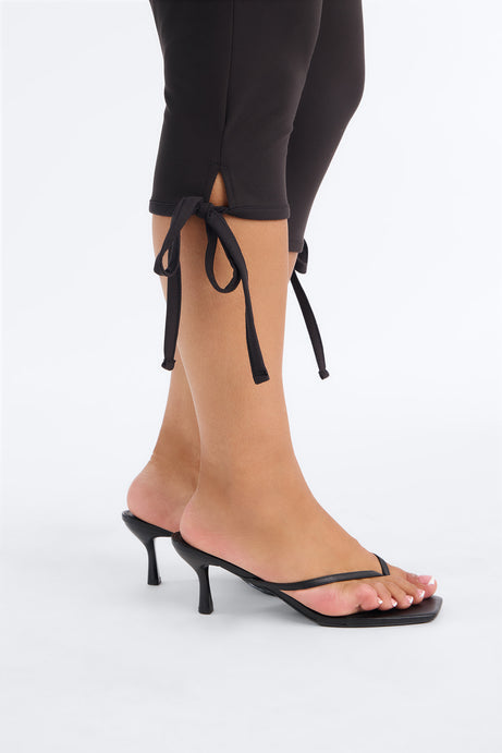 Scout Low Rise Side Tie Capri Leggings