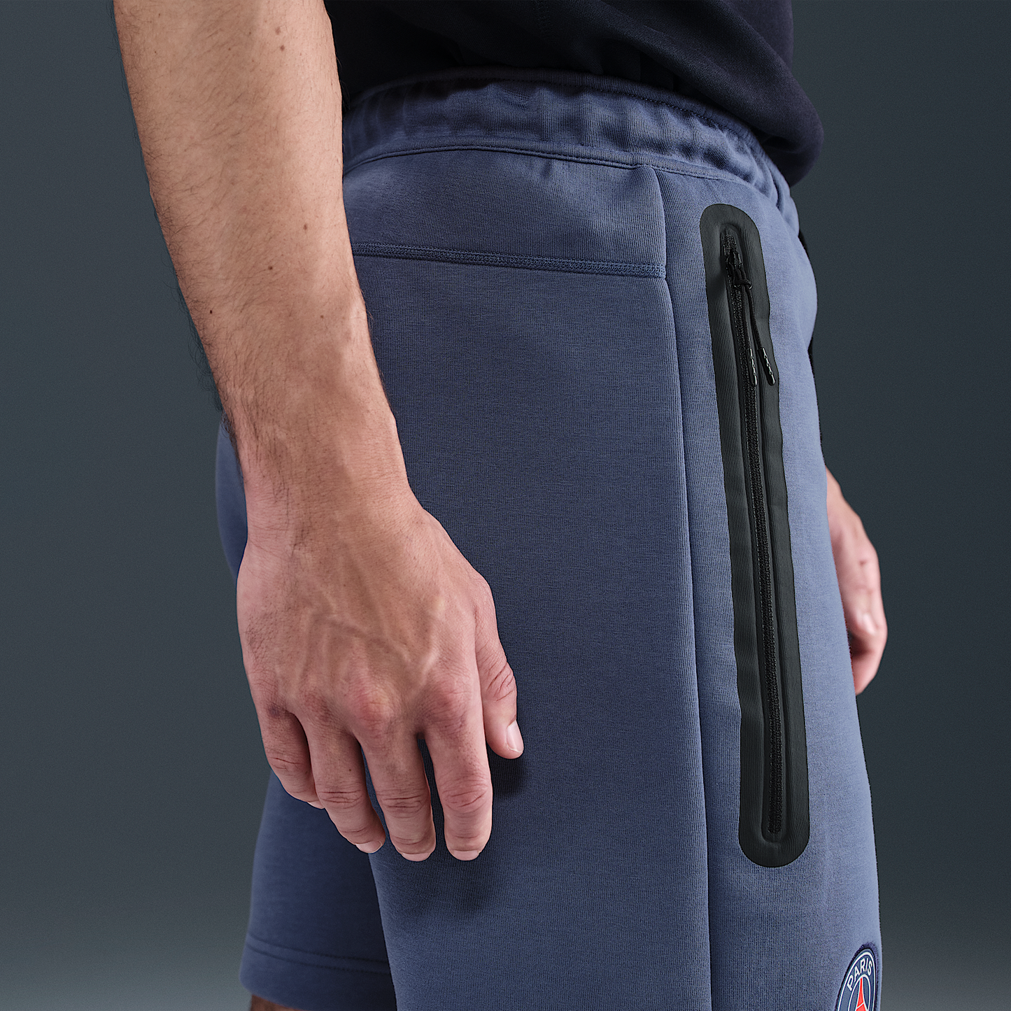 Paris Saint-Germain Tech Men's Nike Football Fleece Shorts