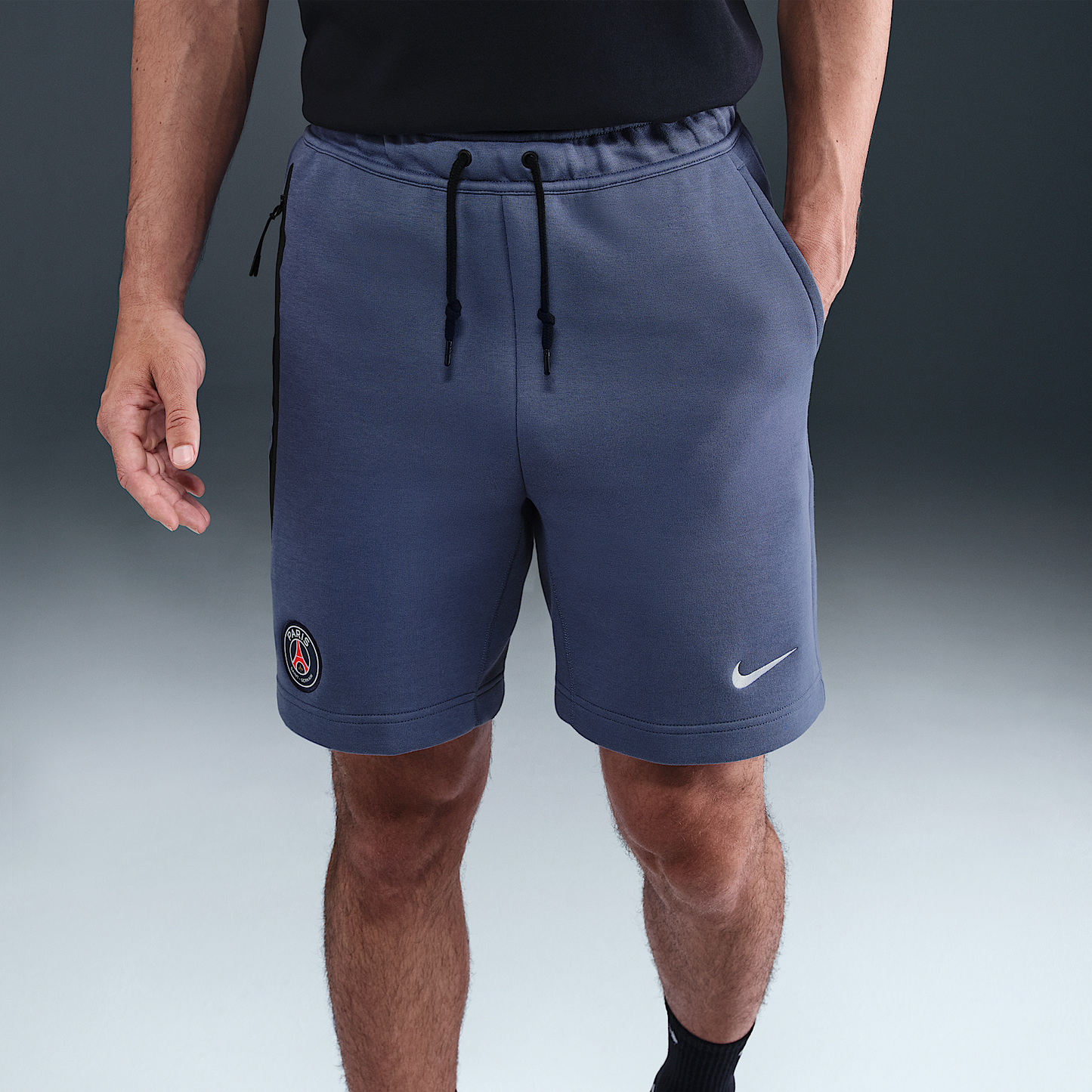Paris Saint-Germain Tech Men's Nike Football Fleece Shorts