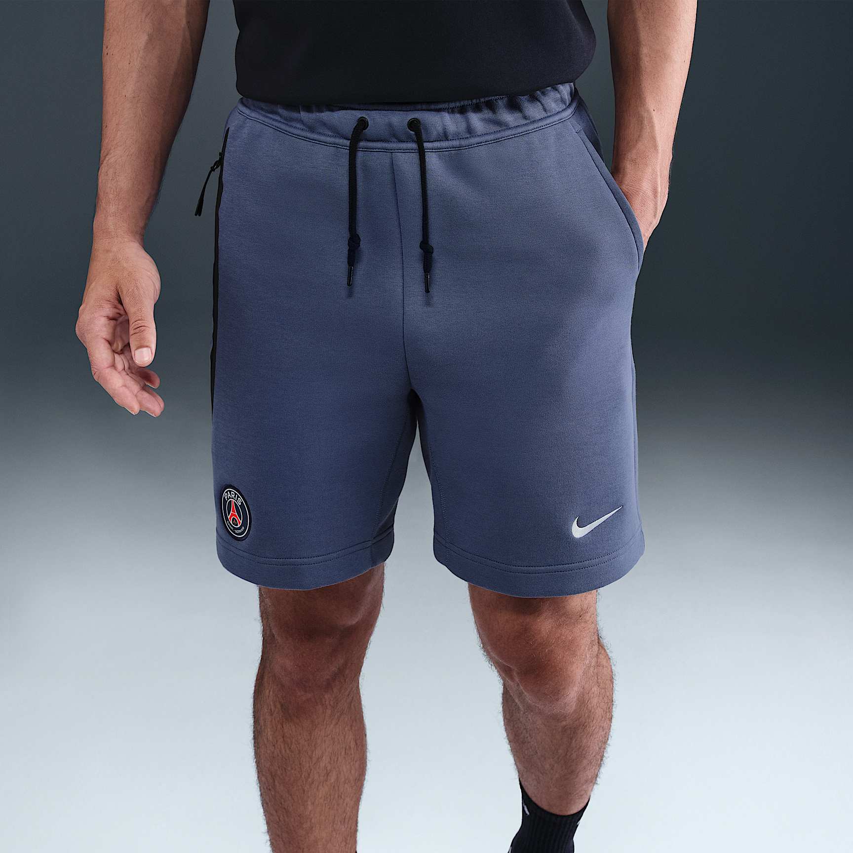 Paris Saint-Germain Tech Men's Nike Football Fleece Shorts