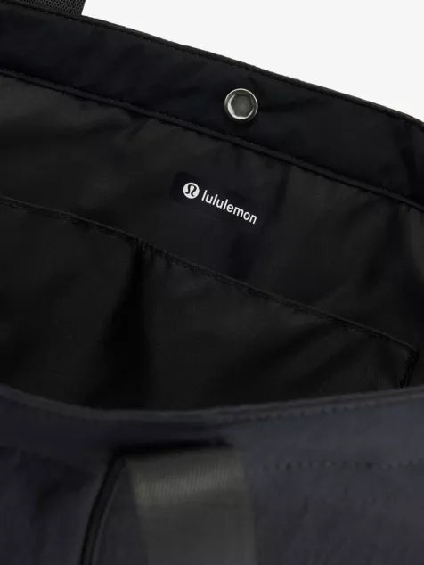 Day Multi-Pocket Nylon Tote Bag