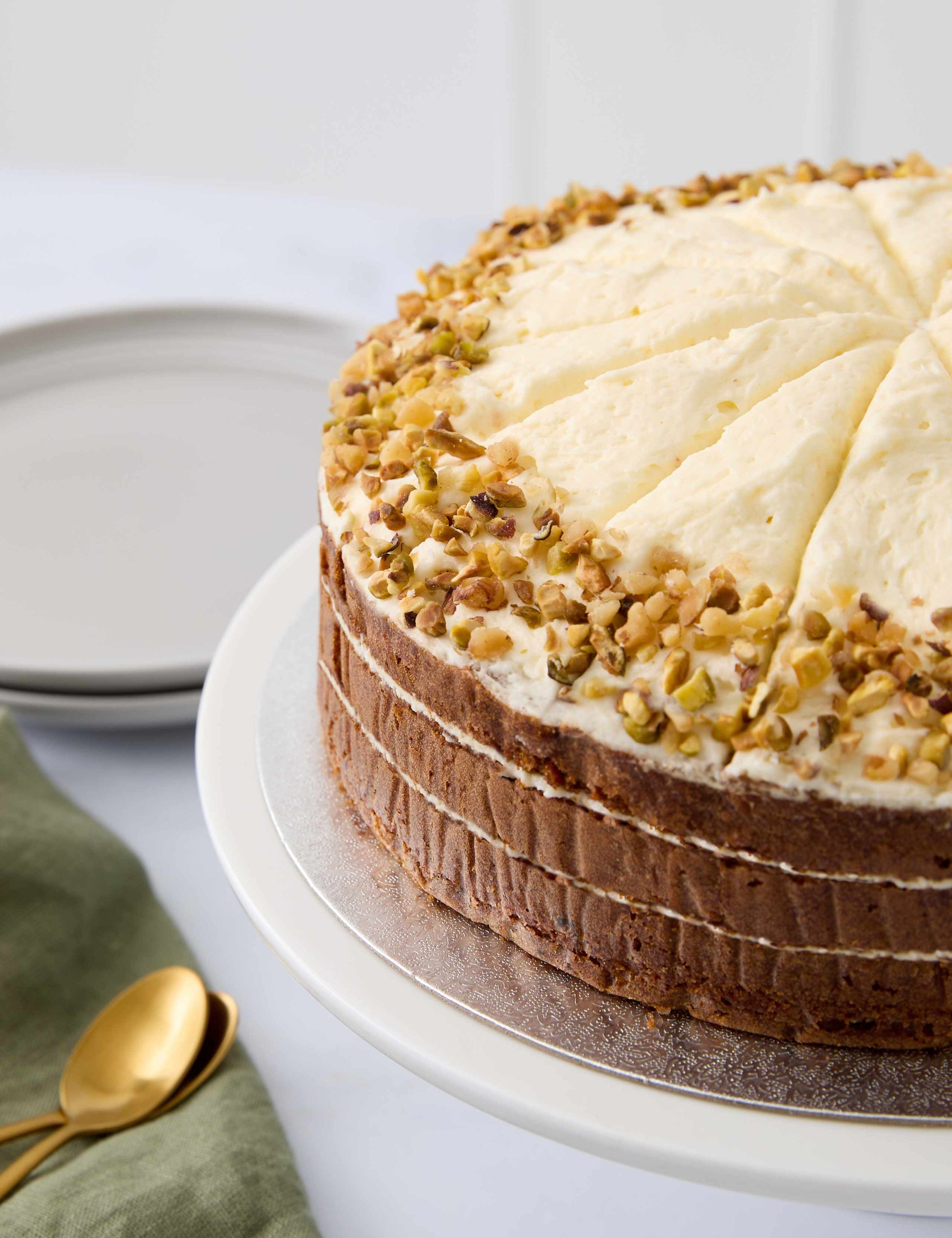 Round Carrot Cake (Serves 14)