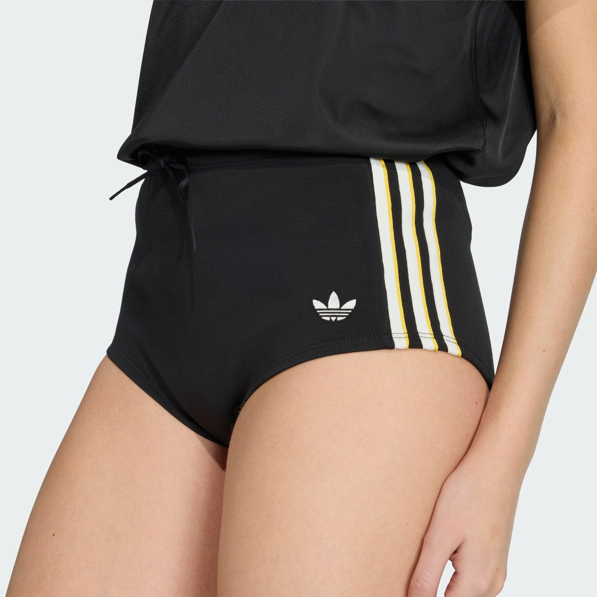 SPORT TIGHT SHORTS