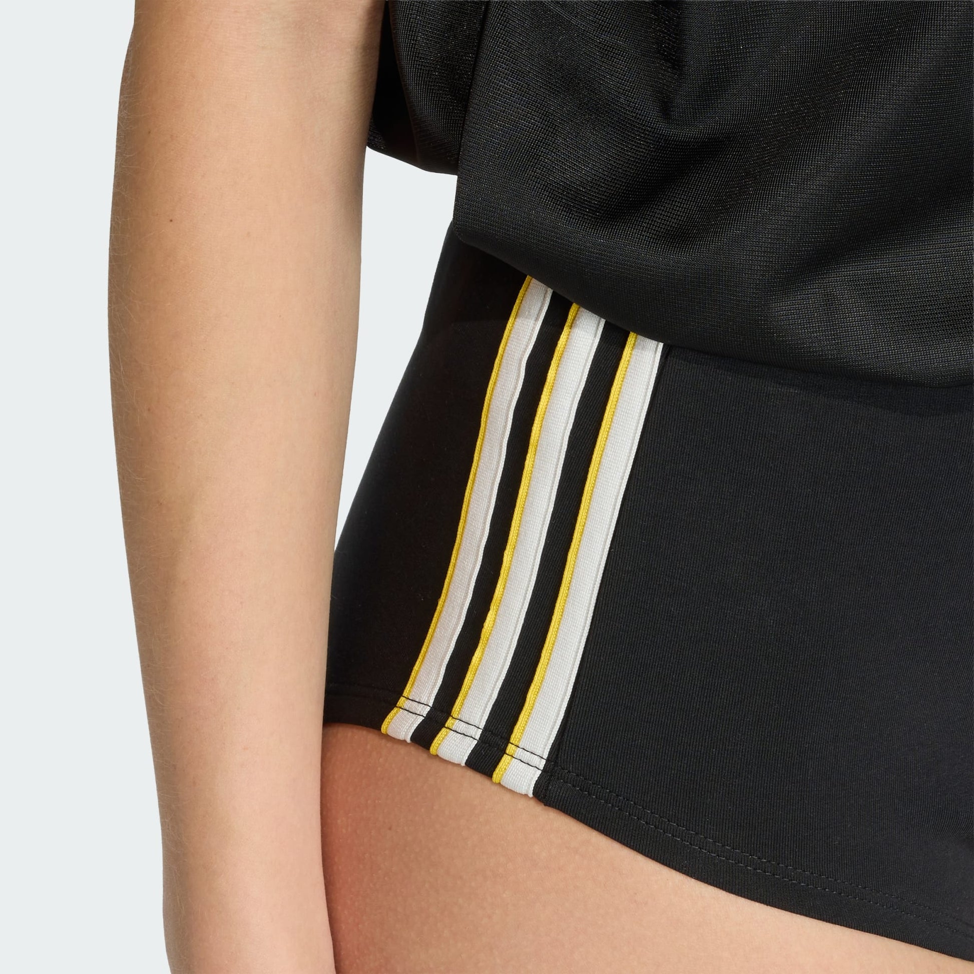 SPORT TIGHT SHORTS