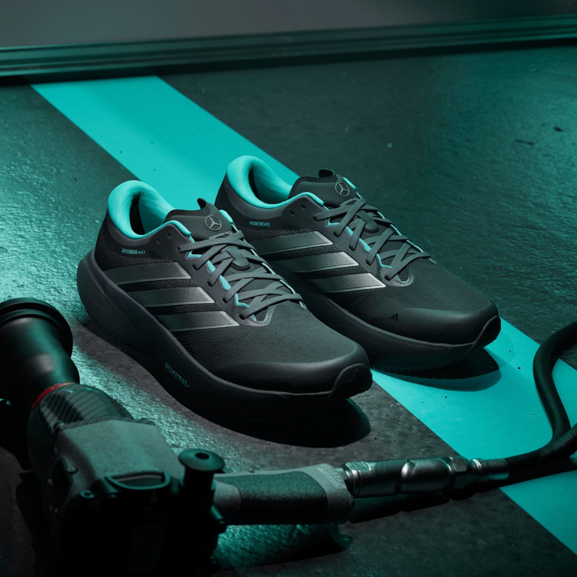 SUPERNOVA RISE 3 MERCEDES AMG PETRONAS F1 TEAM Shoes
